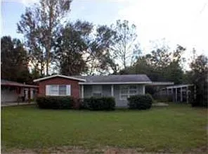 3 bed, 1.0 bath, 1044 sqft, $1,150 — Photo 1