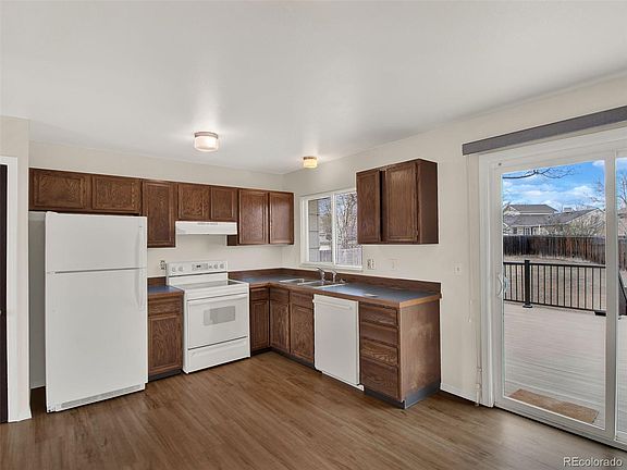 3rd image of 903 Glenwood Drive