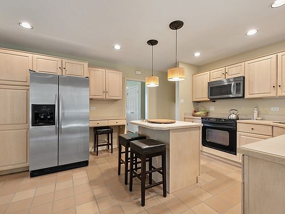 5th image of 336 Elmwood Dr