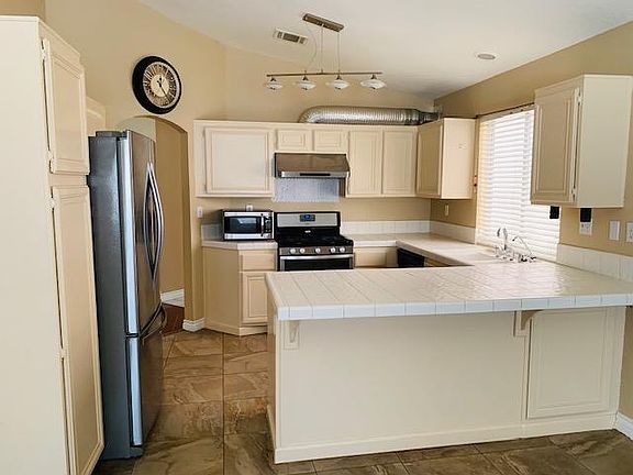 5th image of 3225 Sabrina Ct