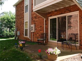 425 S Geyer Rd APT C, Saint Louis, MO 63122