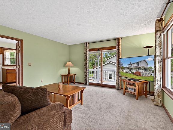 3rd image of 10985 Blake Ln