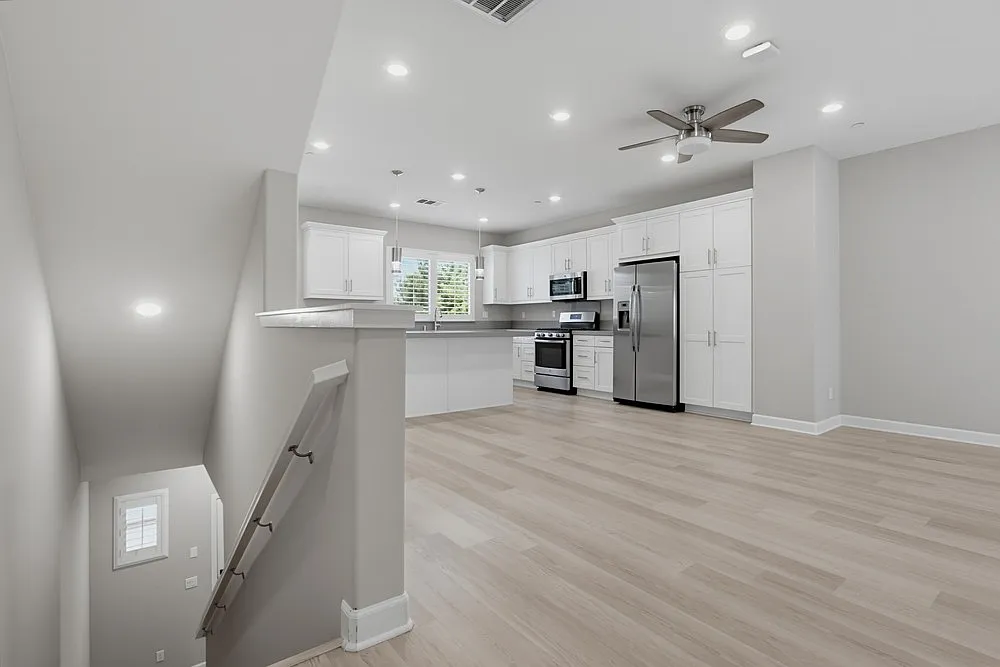 3 bed, 3.5 bath, 1743 sqft, $3,995 — Photo 3