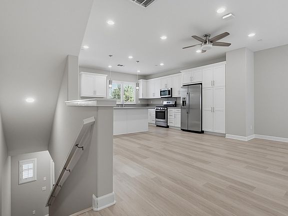 3rd image of 1577 Castillo Way #8