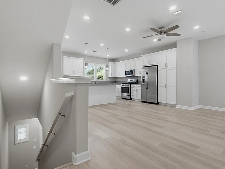 1577 Castillo #8 — Photo 25