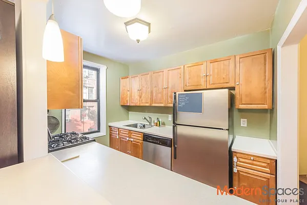 Sold by Modern Spaces | media 5