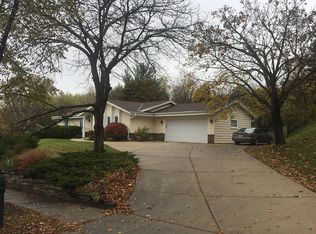 215 Mandan Dr, Waukesha, WI 53188