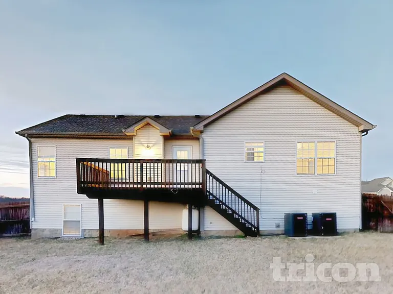 1612 Broad Cir — Photo 17