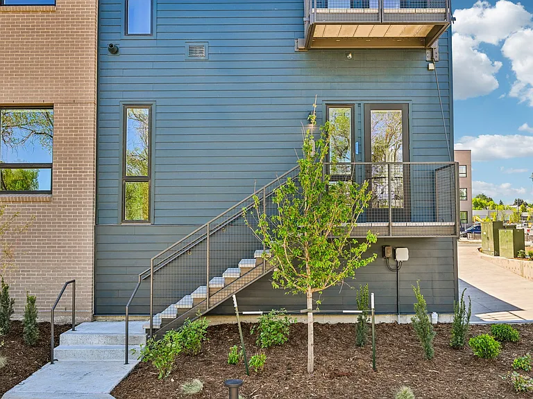 Ralston Commons — Photo 18