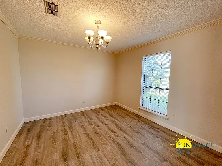 221 Shalimar Dr — Photo 12