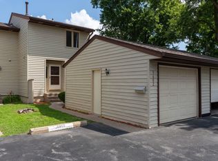 3602 Cedarwood Ct, Bettendorf, IA 52722