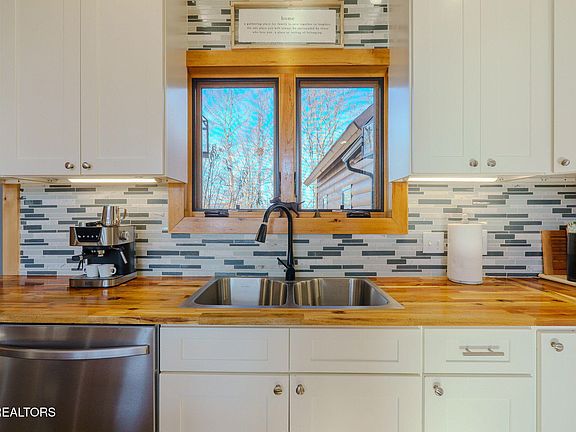 12th image of this home