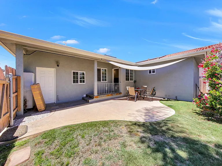 961 Florence St — Photo 21