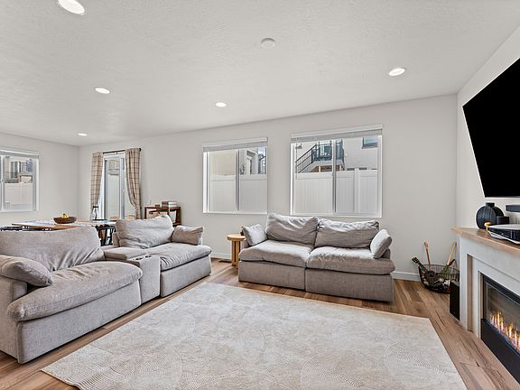 5th image of 6632 S Glade Creek Dr
