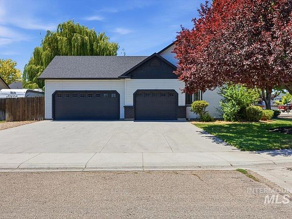 3rd image of 1827 W Lotus Ponds Ct
