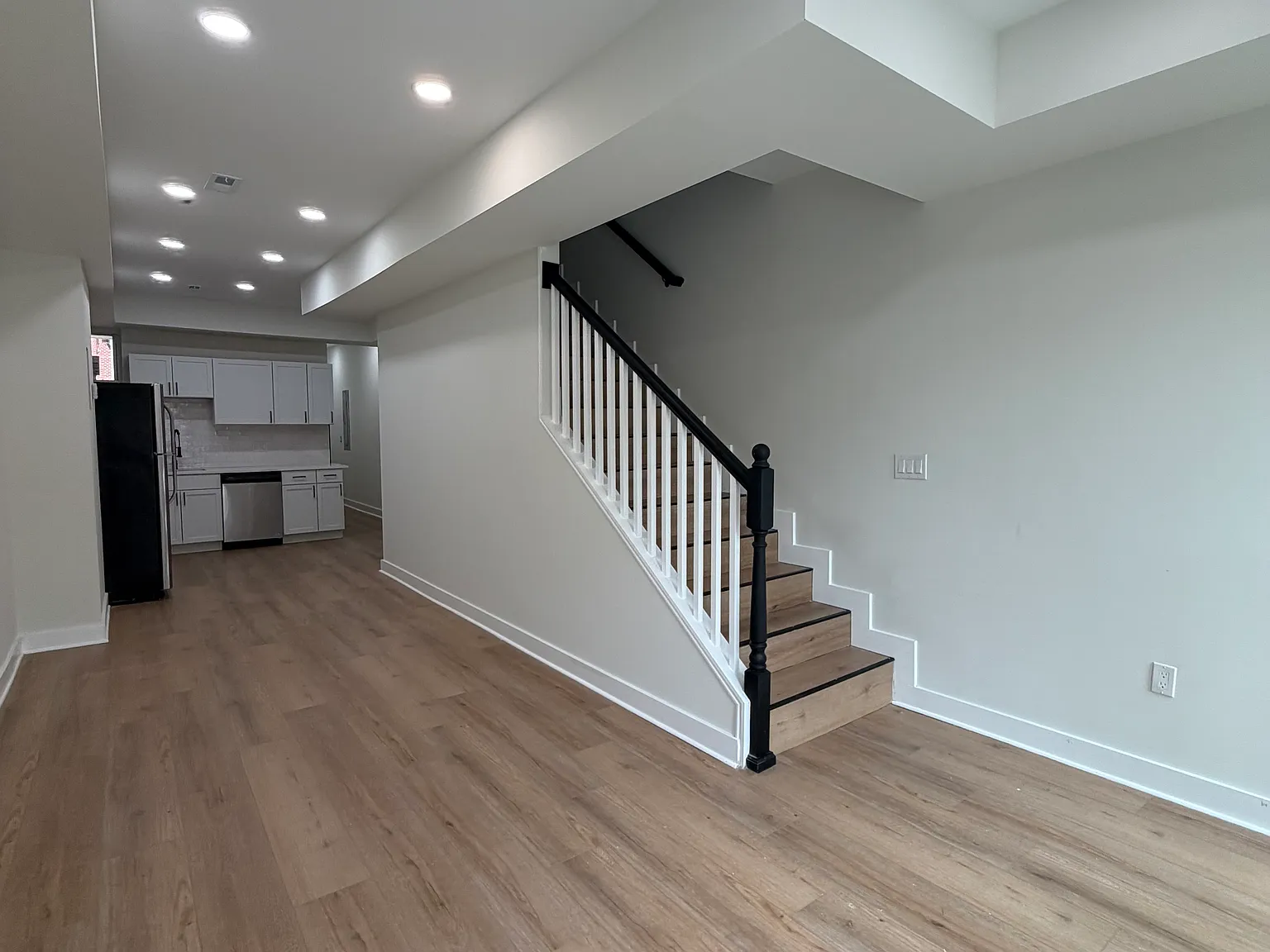 5 bed, 1900 sqft, $2,750 — Photo 1