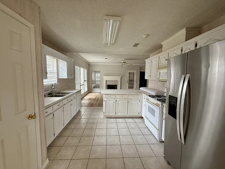 854 Louise Ave — Photo 11