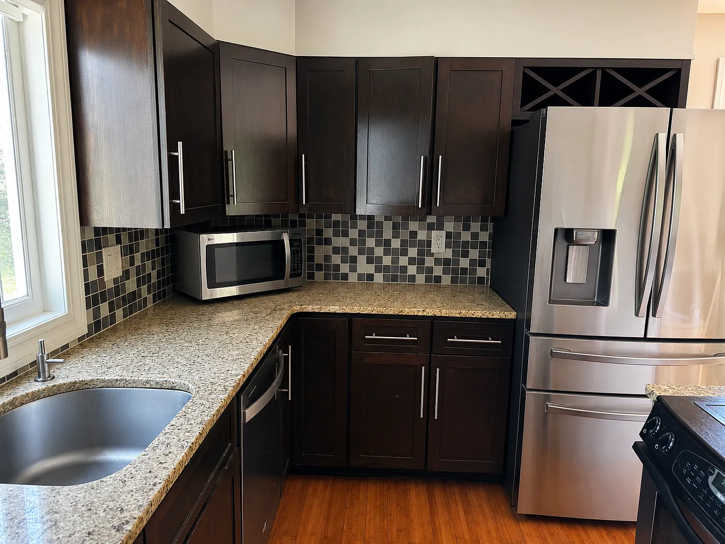 3 bed, 1872 sqft, $4,000 — Photo 4