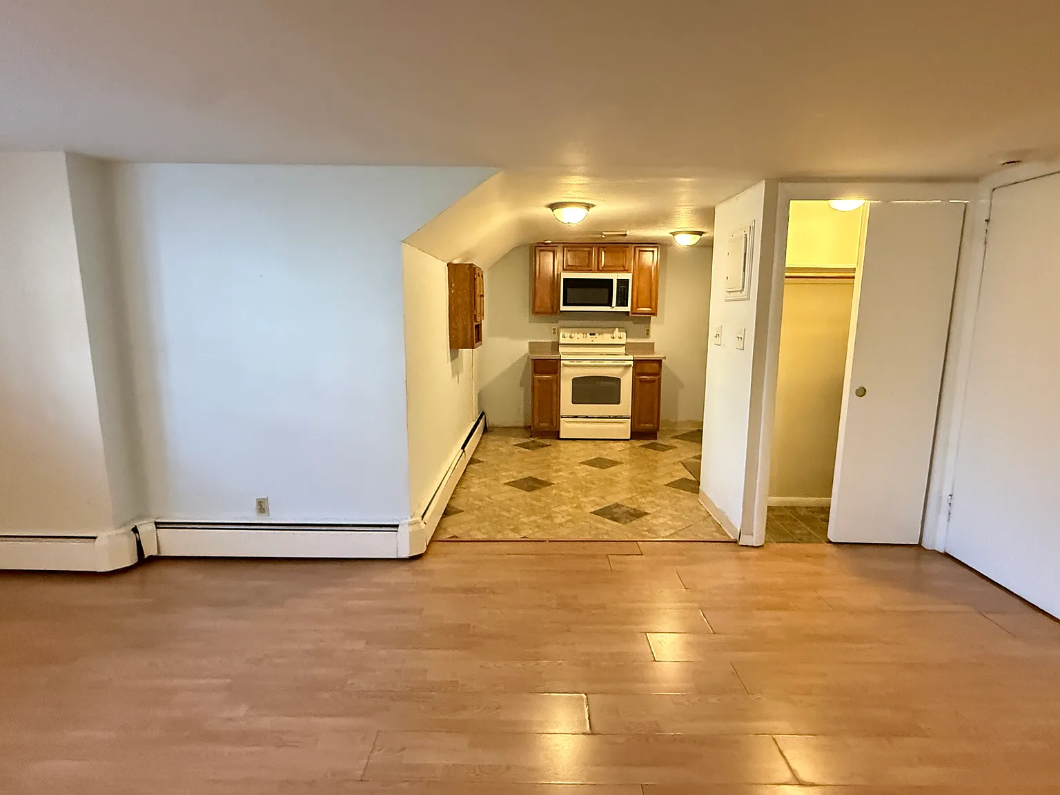 2 bed, 701 sqft, $2,400 — Photo 3