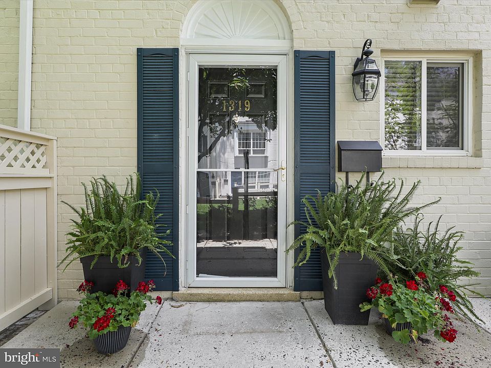 1st image of 1319 N Van Dorn St