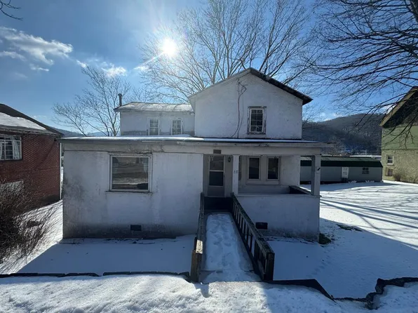 68 E Main St, Richwood, WV 26261