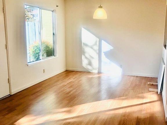 5th image of 4685 Persimmon Pl