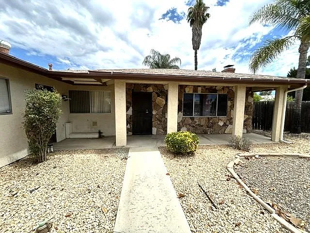 716 Robert Dr — Photo 2