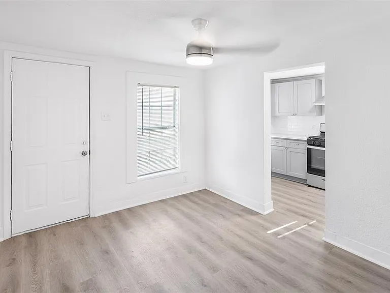 1911 Benson St #2 — Photo 3