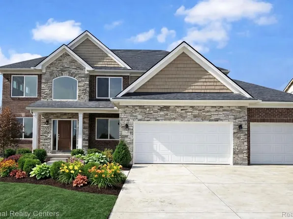 1028 Rochawies Dr, Oakland, MI 48363