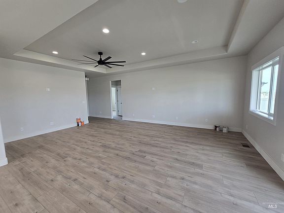 4th image of 944 Adamite Rd