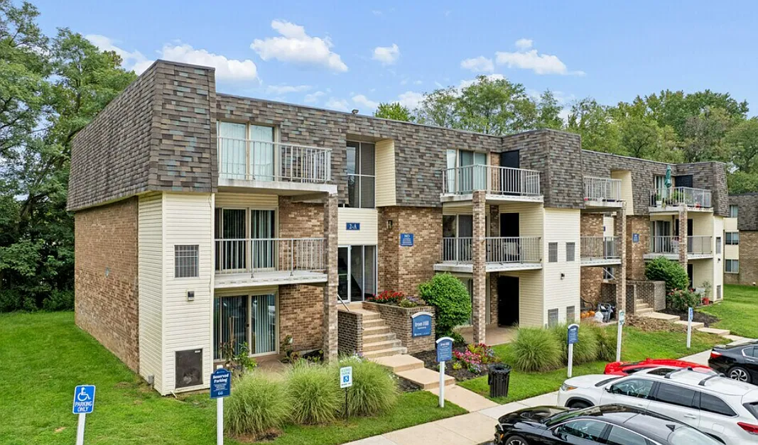 Iron Hill Apartments — Photo 1