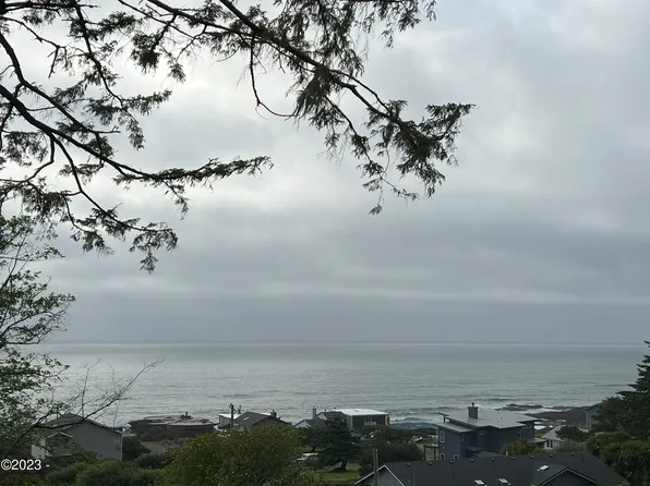 86 Crestview Dr, Yachats, OR 97498