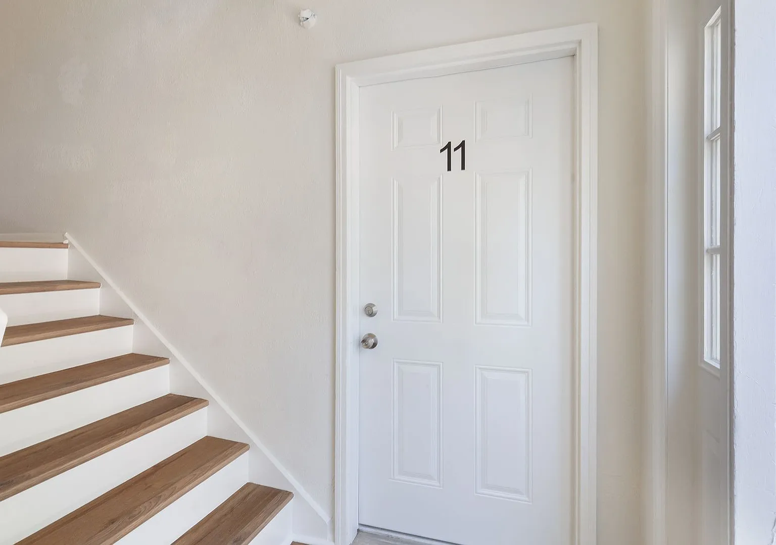 Beautiful, Fully Renovated 1bd/1ba Unit w/ Rear Deck in Ideal Smyrna Location! — Photo 1