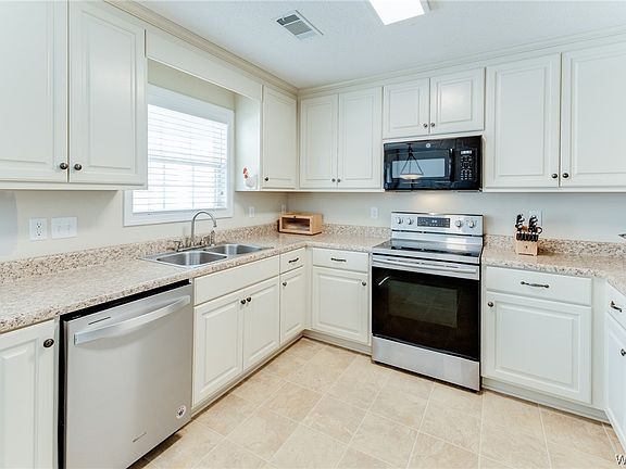 3rd image of 8509 Meadowlake Village Dr