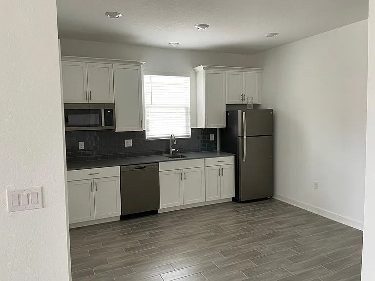 5016 Center Ct — Photo 15