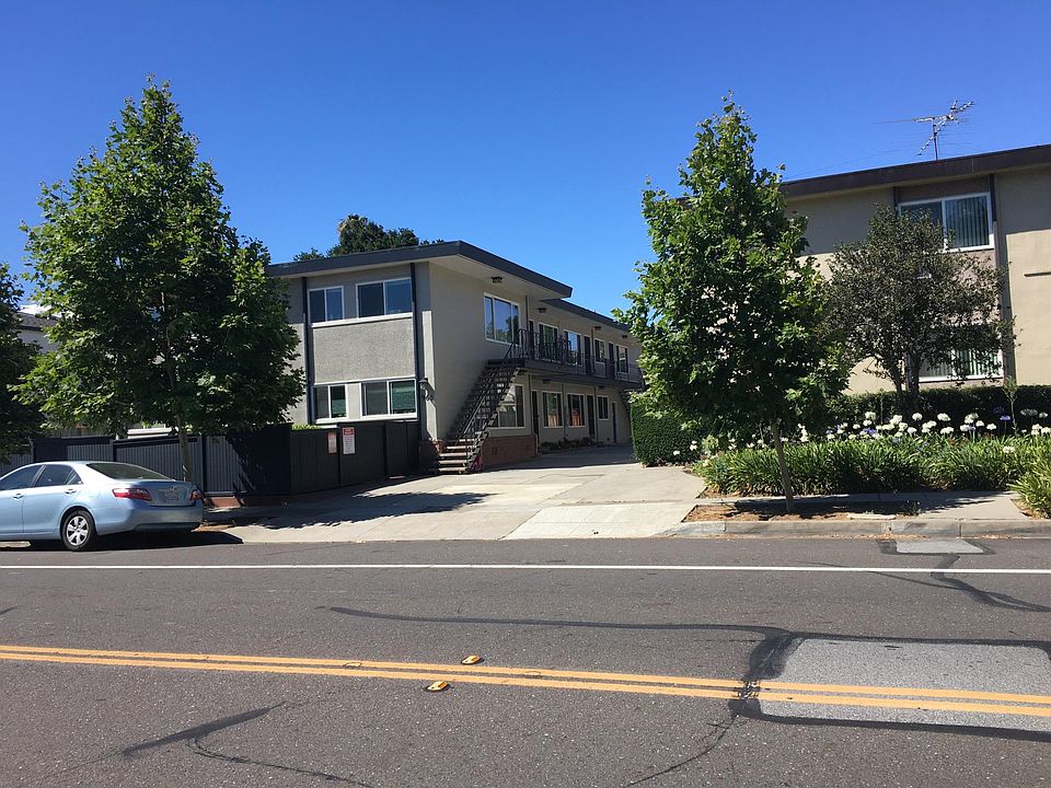1st image of 960 Palm Ave #3