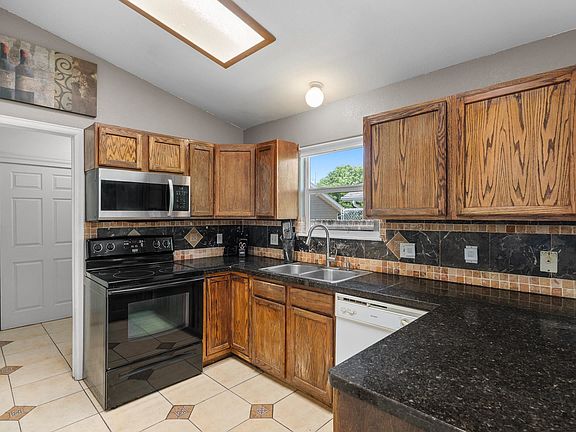 5th image of 571 E Greenfield Cir