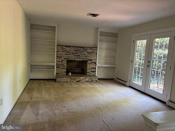 5th image of 9423 Robnel Ave
