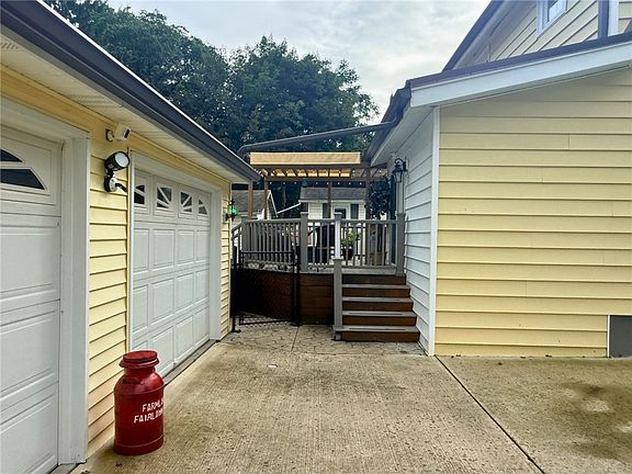 5th image of 114 Wilbur St