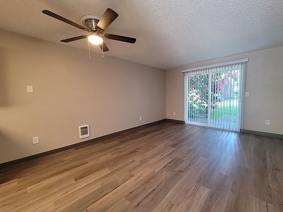 5th image of 15008 A St S #B1