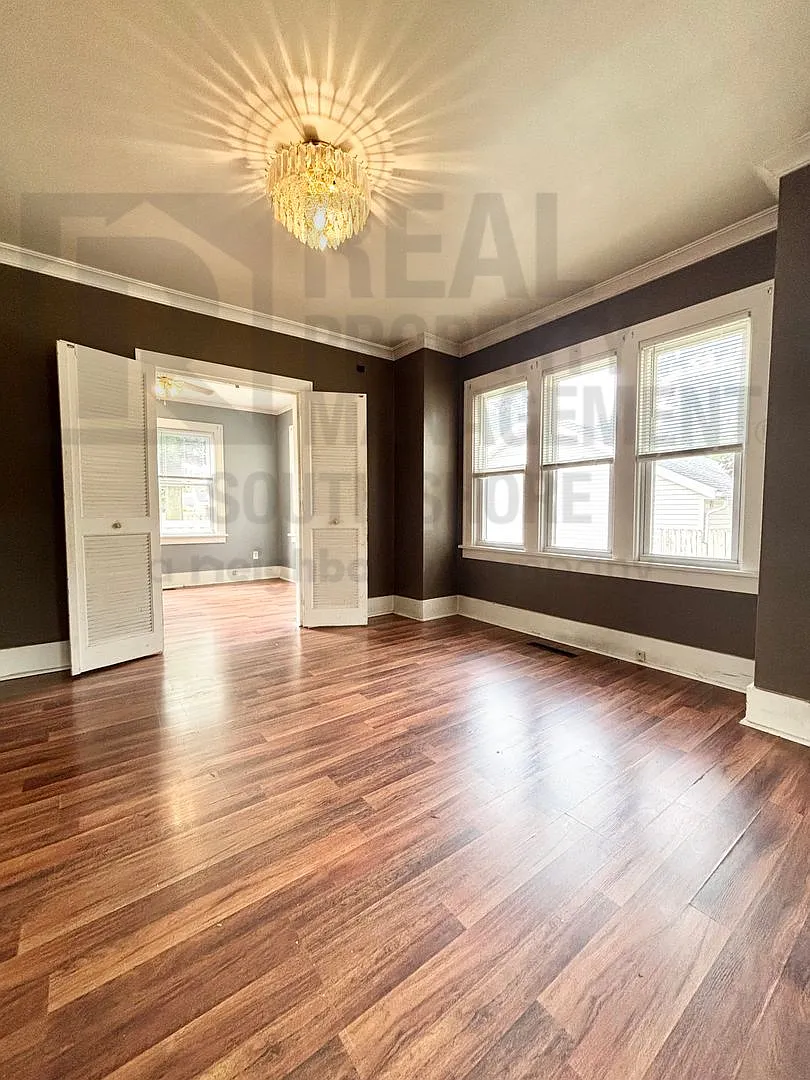 3Bed/1.5Bath Near Downtown LaPorte — Photo 3
