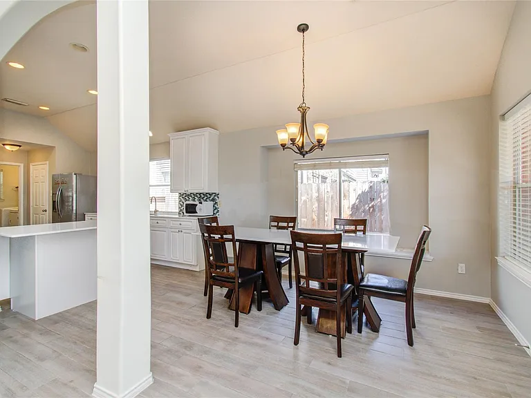20211 Black Canyon Dr — Photo 10