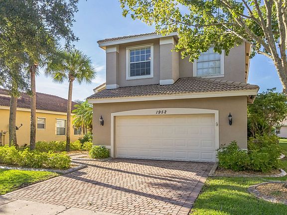 2nd image of 1952 Grey Falcon Cir SW
