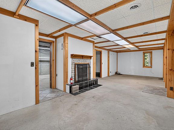 5th image of 11699 Forestwood Dr NE