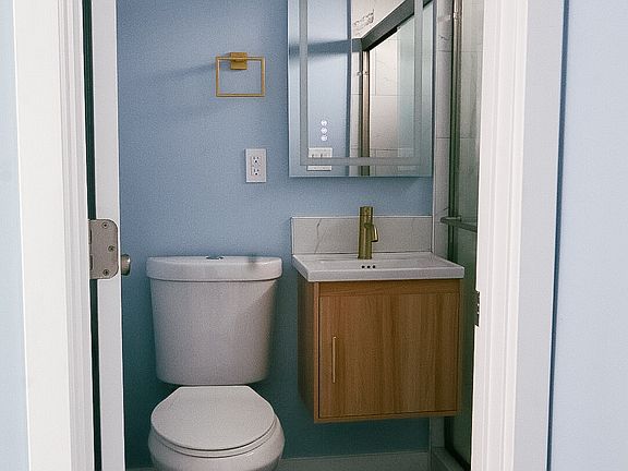 4th image of 1409 E South St #1