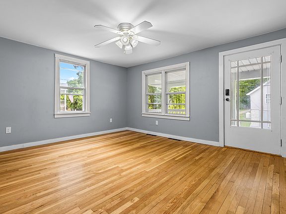 5th image of 4876 Winters Ln