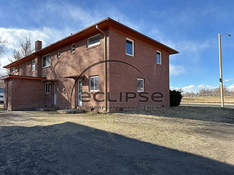 1823 Gunnison Ave — Photo 2
