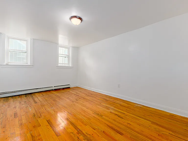 657 E 96th St #1 — Photo 4