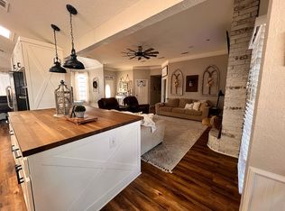 1011 Hilltop Rd, Midlothian, TX 76065