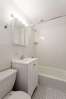 Rented by Mirador Real Estate | media 13